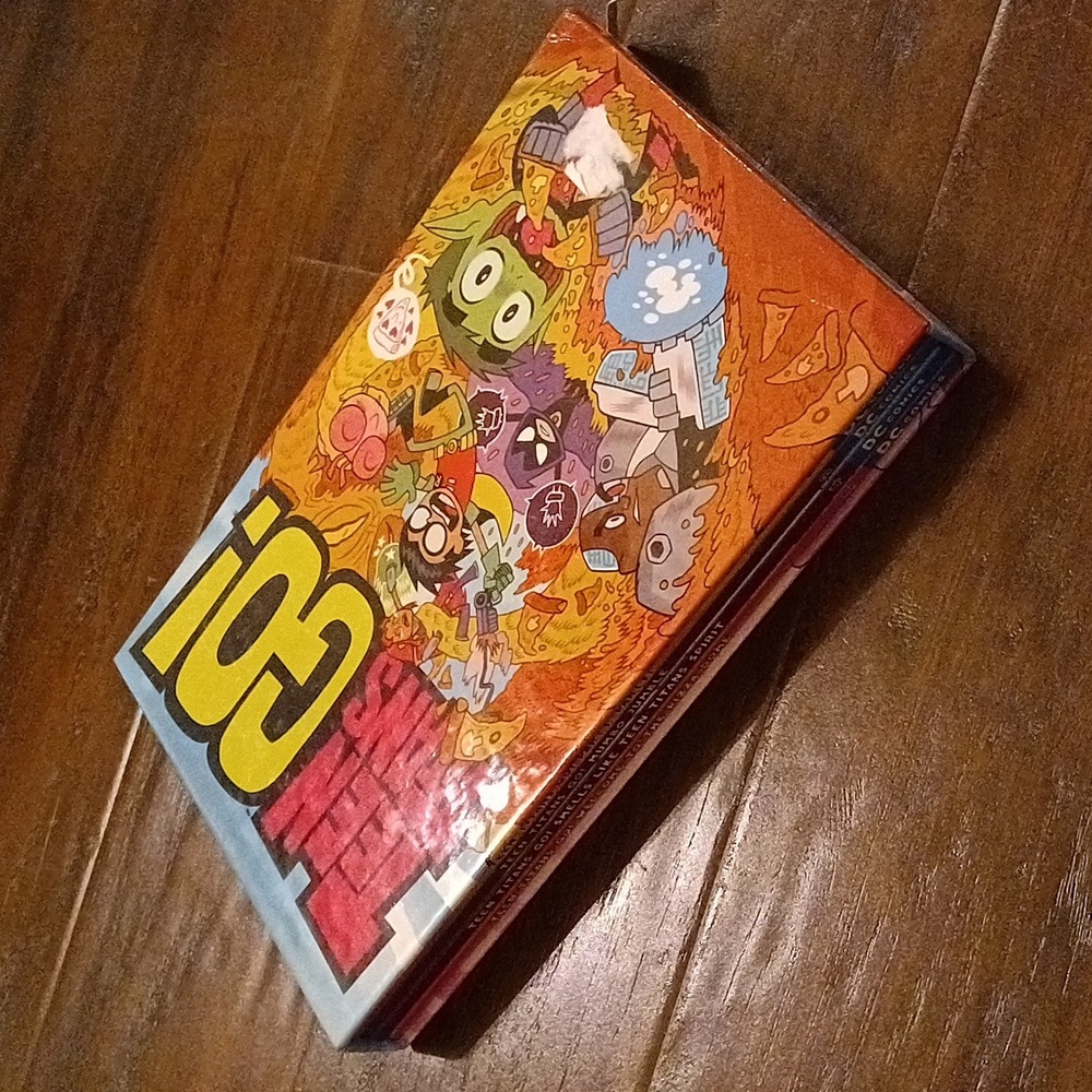 NWT 4 Teen Titans Books Graphic Novel Comics Go Set with Box Holder - Picture 4 of 5